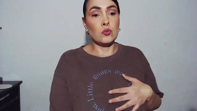 Snapshot of Miss_Agatha chatting on October 30, 2:24 am Miss Agatha online show from October 30, 2:24 am