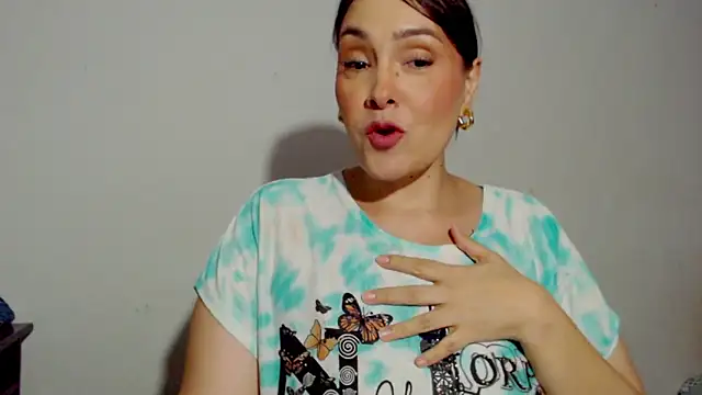 Snapshot of Miss_Agatha chatting on November 2, 2:58 am Miss Agatha online show from November 2, 2:58 am