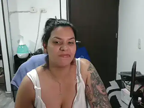 Snapshot of CarolinaRincon chatting on March 11, 9:04 pm CarolinaRincon online show from March 11, 9:04 pm