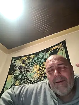 Snapshot of bobosse83 chatting on March 22, 10:24 pm bobosse83 online show from March 22, 10:24 pm