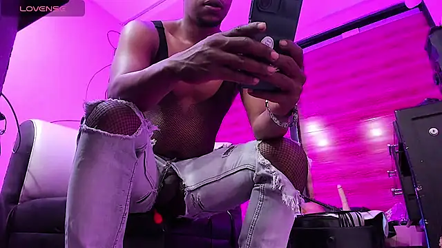 AlejoKhalifa  online show from February 13, 9:30 am