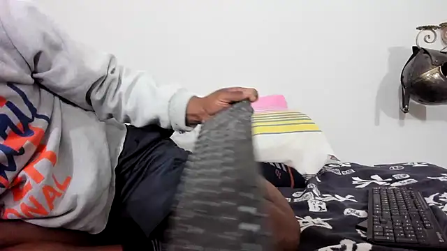 AlejoKhalifa  online show from February 26, 10:04 am