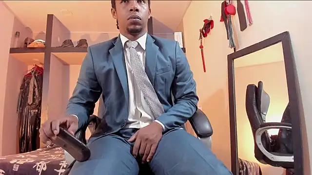 AlejoKhalifa  online show from May 2, 9:14 am