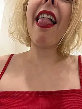 Yourdirtybitch online show from February 21, 8:05 pm