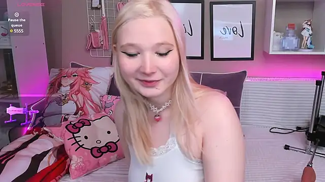 Snapshot of MeowkaKitty chatting on February 22, 12:49 am MeowkaKitty online show from February 22, 12:49 am
