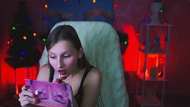 EllaHorton online show from December 5, 5:06 pm