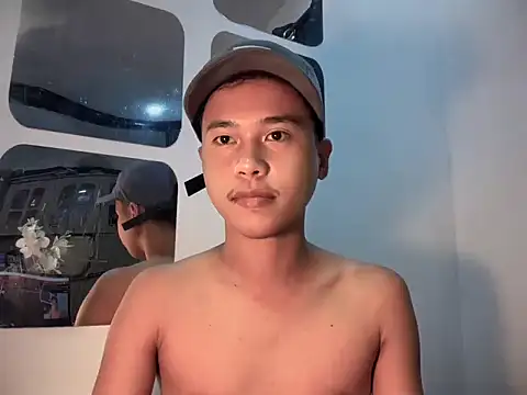 Snapshot of Asiantwink21 chatting on October 29, 3:47 pm Asiantwink21 online show from October 29, 3:47 pm