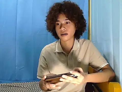 Snapshot of Asiantwink21 chatting on July 29, 11:47 pm Asiantwink21 online show from July 29, 11:47 pm