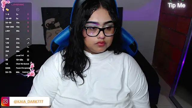 Snapshot of sexy_psychologist_ chatting on April 4, 1:37 am sexy psychologist online show from April 4, 1:37 am