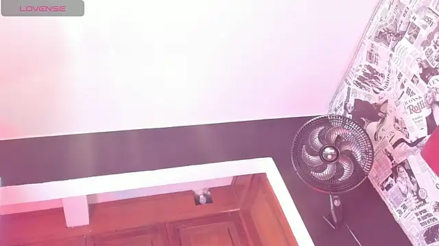 Snapshot of hot_milkbitch chatting on November 29, 2:25 am hot milkbitch online show from November 29, 2:25 am