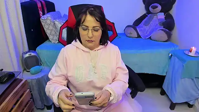 Snapshot of PaulinaSanders_X chatting on March 12, 6:55 pm PaulinaSanders X online show from March 12, 6:55 pm