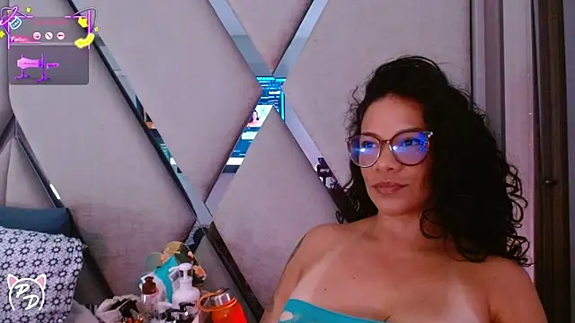 Snapshot of paula_daniela1 chatting on June 10, 9:25 pm paula daniela1 online show from June 10, 9:25 pm