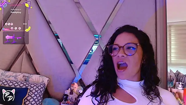 Snapshot of paula_daniela1 chatting on June 16, 9:06 pm paula daniela1 online show from June 16, 9:06 pm