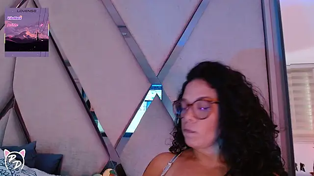 Snapshot of paula_daniela1 chatting on June 20, 10:01 pm paula daniela1 online show from June 20, 10:01 pm
