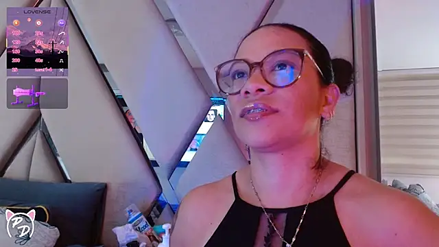 Snapshot of paula_daniela1 chatting on June 27, 9:31 pm paula daniela1 online show from June 27, 9:31 pm