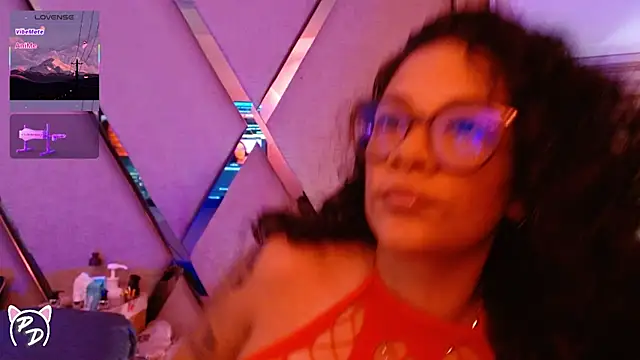Snapshot of paula_daniela1 chatting on July 7, 11:42 pm paula daniela1 online show from July 7, 11:42 pm