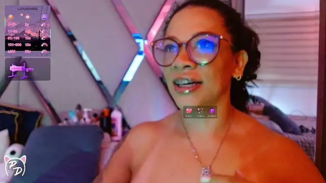 Snapshot of paula_daniela1 chatting on July 8, 10:03 pm paula daniela1 online show from July 8, 10:03 pm