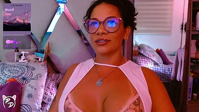 Snapshot of paula_daniela1 chatting on July 19, 10:24 pm paula daniela1 online show from July 19, 10:24 pm