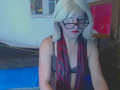 LorenJade online show from March 11, 7:04 am