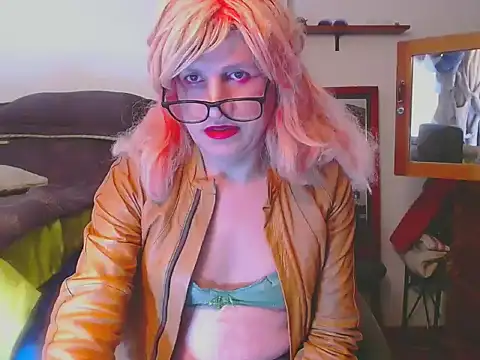 Snapshot of LorenJade chatting on May 9, 6:51 am LorenJade online show from May 9, 6:51 am