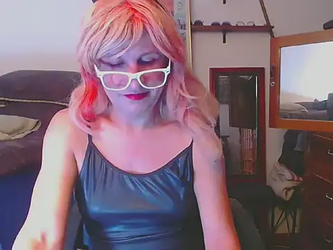 Snapshot of LorenJade chatting on May 16, 7:27 am LorenJade online show from May 16, 7:27 am