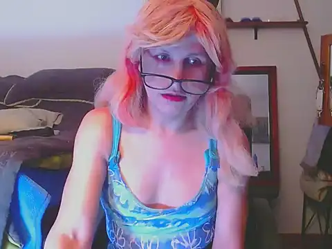 Snapshot of LorenJade chatting on May 31, 7:37 am LorenJade online show from May 31, 7:37 am