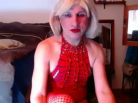 Snapshot of LorenJade chatting on June 6, 7:24 am LorenJade online show from June 6, 7:24 am