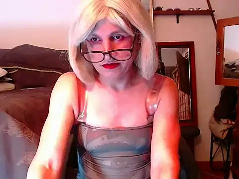Snapshot of LorenJade chatting on June 12, 7:29 am LorenJade online show from June 12, 7:29 am