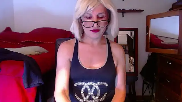 Snapshot of LorenJade chatting on August 2, 8:02 am LorenJade online show from August 2, 8:02 am