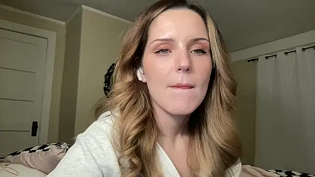 sexylilly69 online show from April 29, 12:37 am