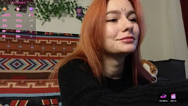 Snapshot of girl_with_snaketatto0 chatting on November 27, 4:03 am girl with snaketatto0 online show from November 27, 4:03 am