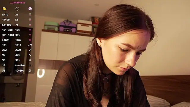 girl with snaketatto0 online show from June 13, 3:15 am