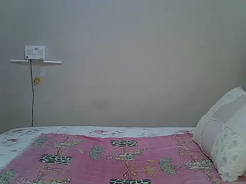 Snapshot of Cariepink chatting on July 1, 7:21 am Cariepink online show from July 1, 7:21 am