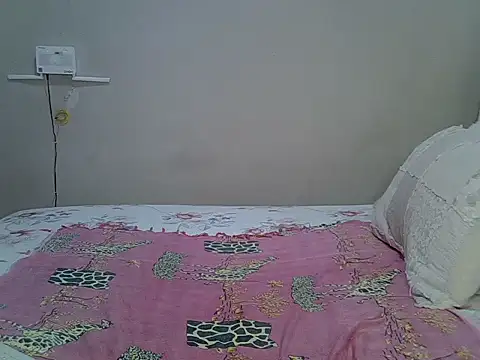Snapshot of Cariepink chatting on July 4, 8:59 pm Cariepink online show from July 4, 8:59 pm