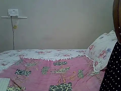 Snapshot of Cariepink chatting on July 18, 6:34 pm Cariepink online show from July 18, 6:34 pm