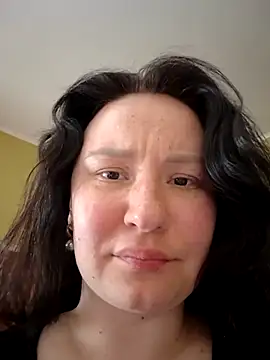AlexaLexie online show from May 2, 11:15 am