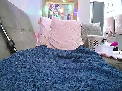 Snapshot of Irresistible24 chatting on March 2, 12:22 pm Irresistible24 online show from March 2, 12:22 pm