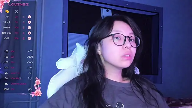 Snapshot of maydaykimmy chatting on December 24, 3:05 am maydaykimmy online show from December 24, 3:05 am