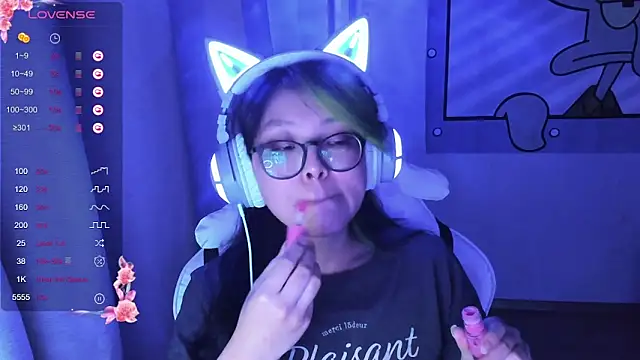 Snapshot of maydaykimmy chatting on January 15, 2:27 am maydaykimmy online show from January 15, 2:27 am