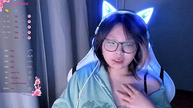 Snapshot of maydaykimmy chatting on November 11, 9:04 pm maydaykimmy online show from November 11, 9:04 pm