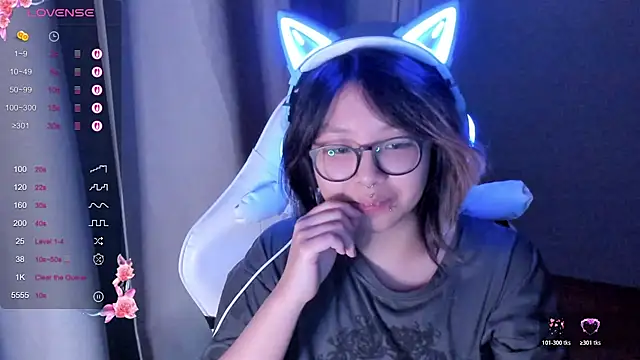 Snapshot of maydaykimmy chatting on November 19, 8:42 pm maydaykimmy online show from November 19, 8:42 pm