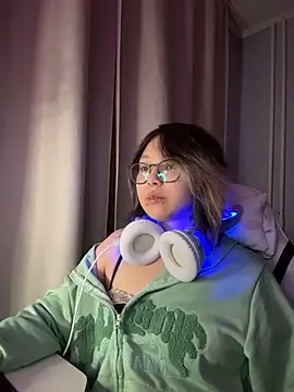 Snapshot of maydaykimmy chatting on December 4, 3:27 am maydaykimmy online show from December 4, 3:27 am