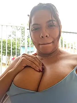 Snapshot of CanelitaPasion chatting on December 19, 9:28 pm CanelitaPasion online show from December 19, 9:28 pm