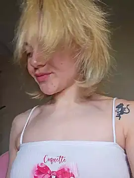 Snapshot of BabySPieS chatting on December 18, 6:53 am BabySPieS online show from December 18, 6:53 am