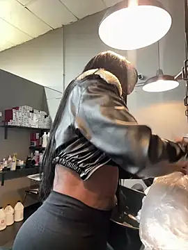 SUUKAM online show from December 10, 7:00 pm