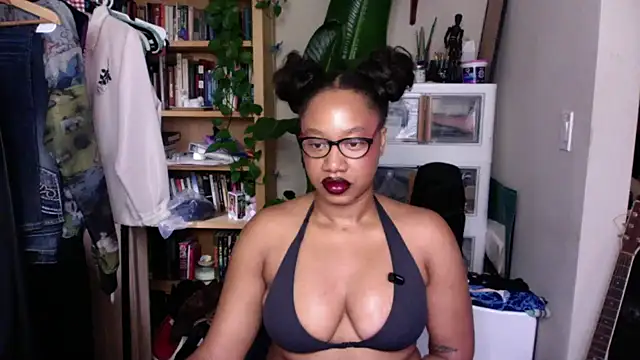 Snapshot of goddessdaisysky chatting on September 14, 5:23 pm goddessdaisysky online show from September 14, 5:23 pm