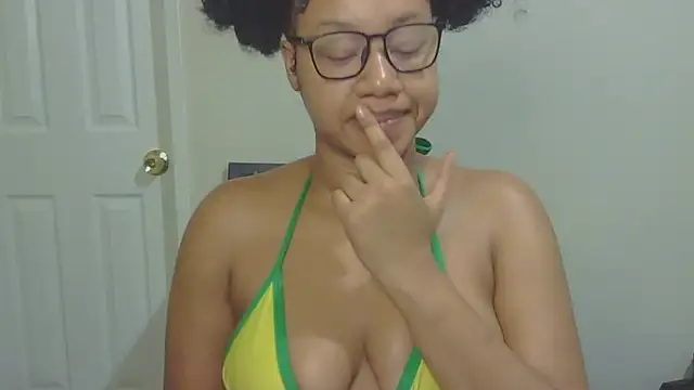 Snapshot of goddessdaisysky chatting on October 22, 3:34 pm goddessdaisysky online show from October 22, 3:34 pm