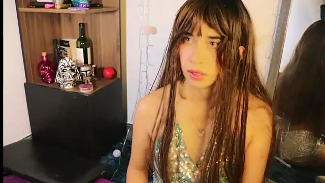 Snapshot of _lucy_white_ chatting on December 30, 2:20 am  lucy white  online show from December 30, 2:20 am