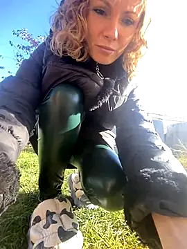 Snapshot of Anita-Smith chatting on October 31, 7:42 am Anita-Smith online show from October 31, 7:42 am