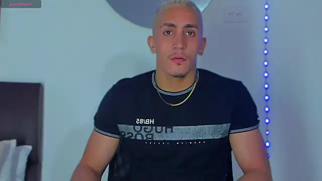 Snapshot of MikeRoss7777 chatting on January 26, 1:09 am MikeRoss7777 online show from January 26, 1:09 am